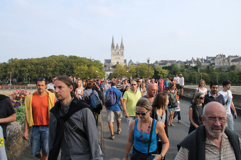 La-foule-des-accroche-coeurs-2014-angers (3)