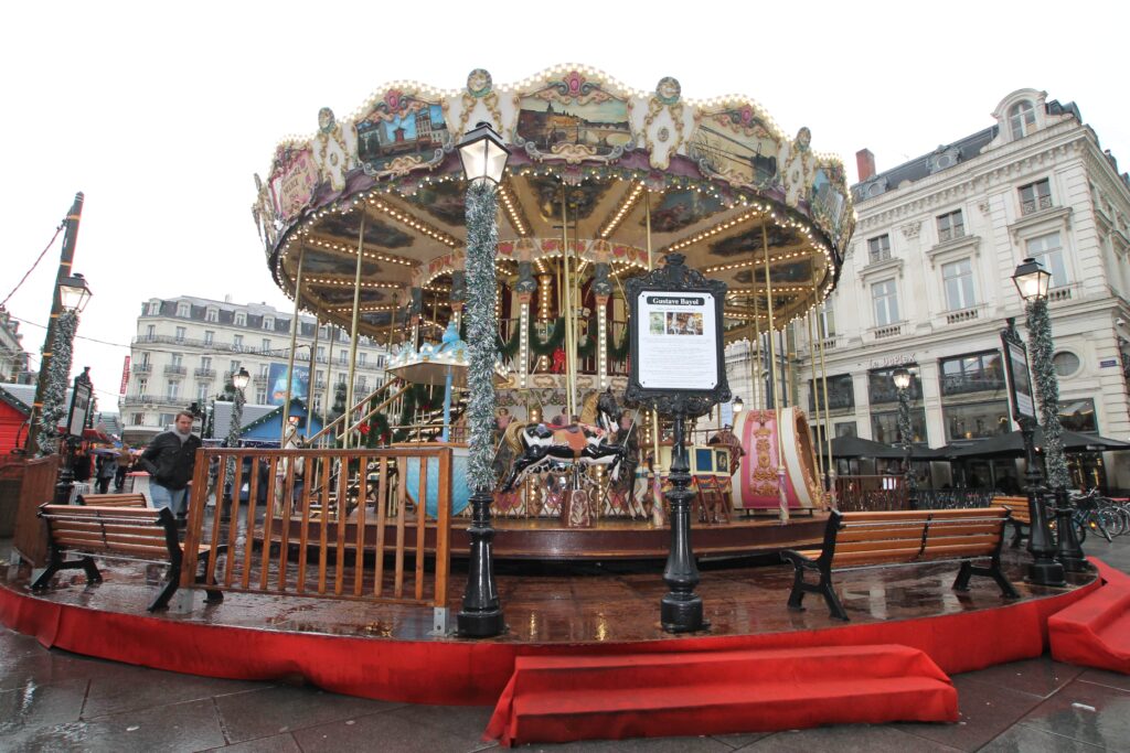 carousel du marché de noel d'angers